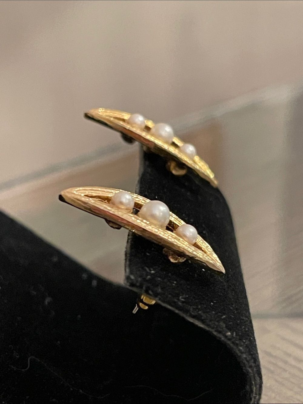 Vintage “Peas in a Pod" Costume Earrings Gold-tone & Faux Pearls Post Earrings - Picture 11 of 14
